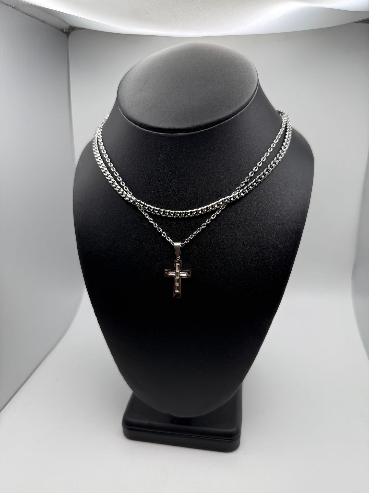 V1 Dainty & Silver Necklaces