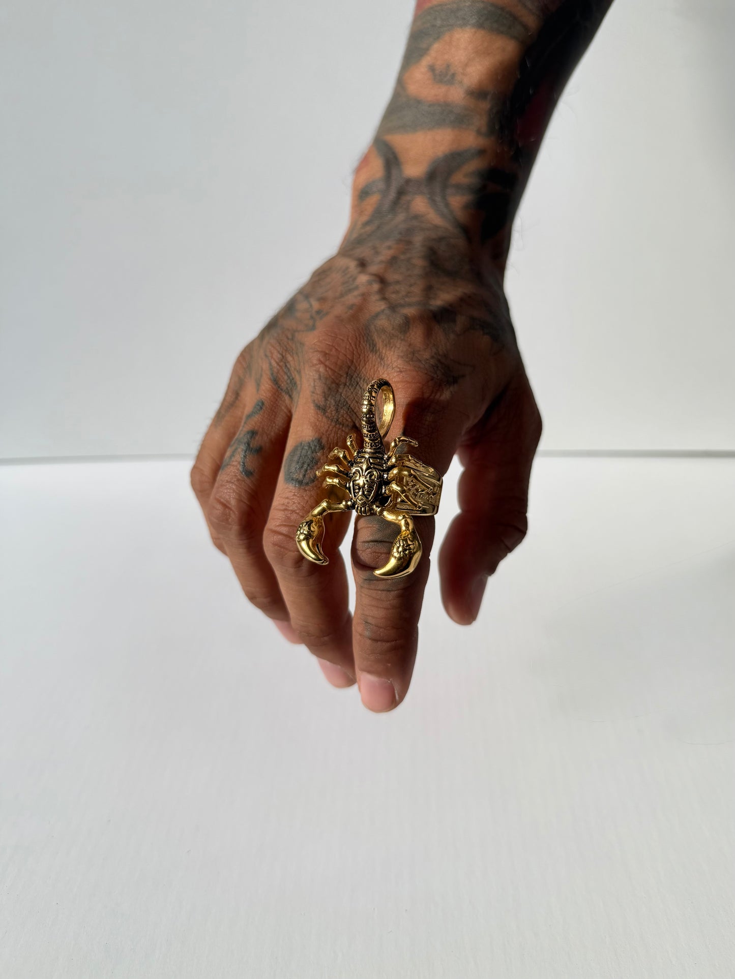 GOLDEN SCORPIO RING 1/1