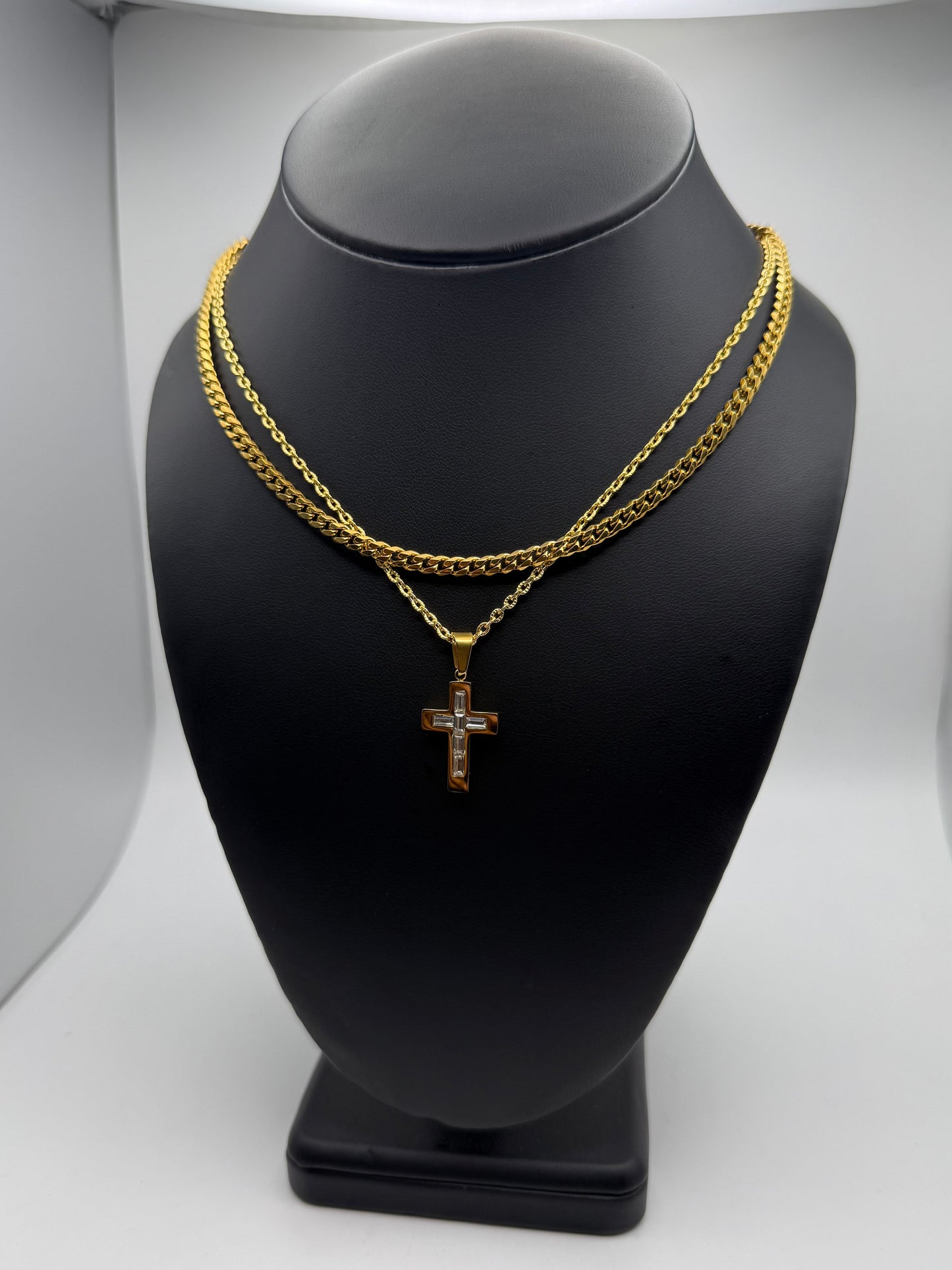 V1 Dainty & Gold Necklaces