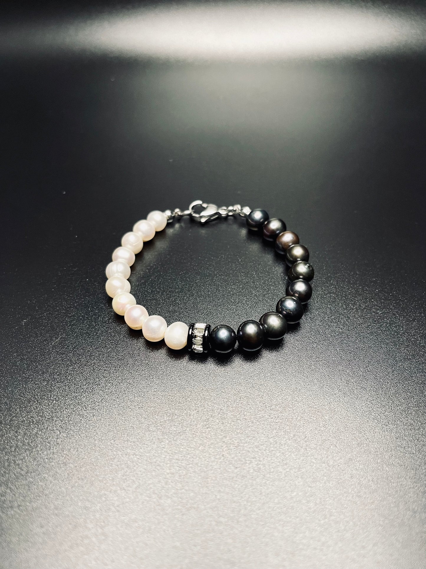 Black & White Pearl Bracelet